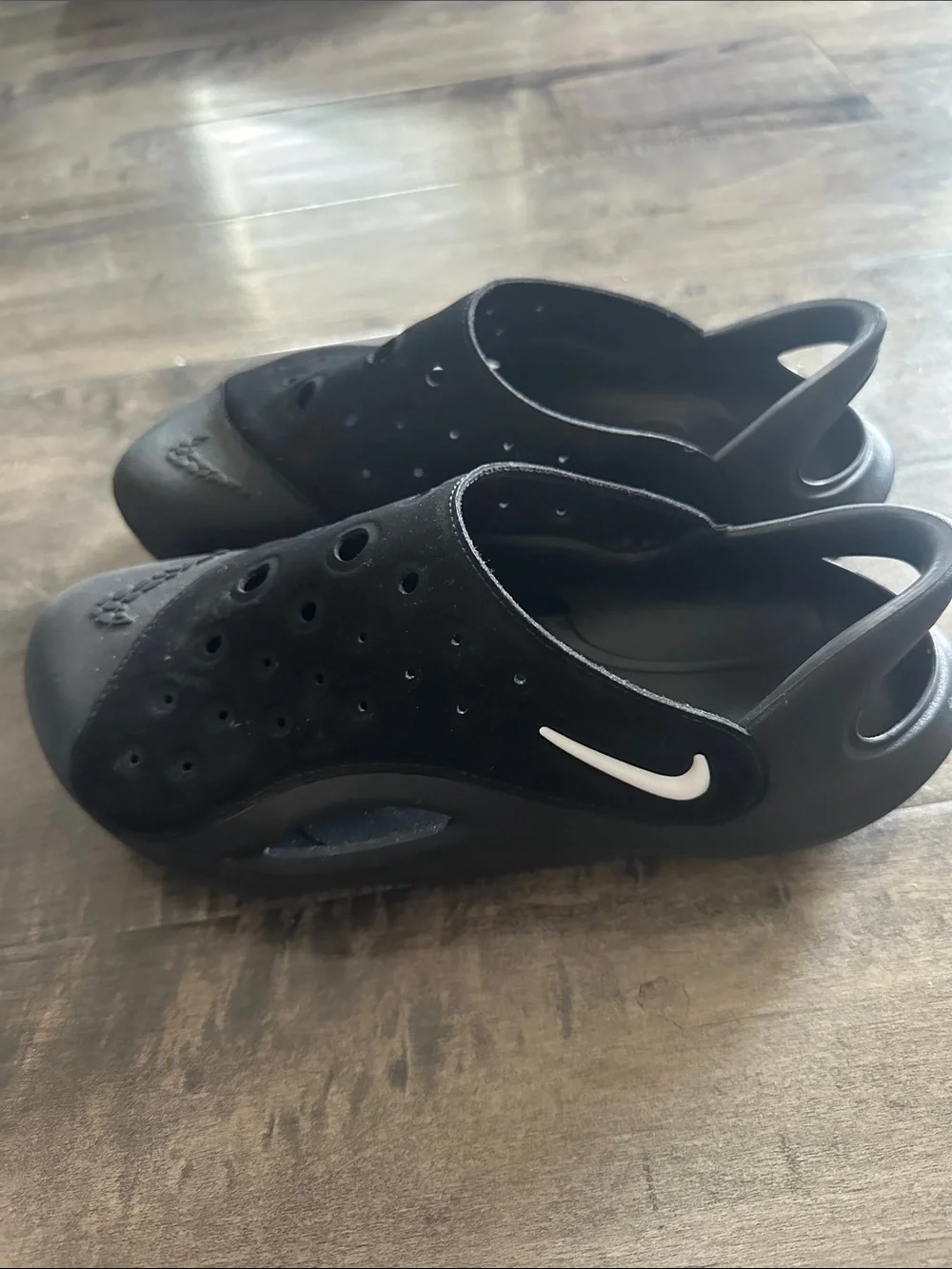 Kids Nike Aqua Swoosh size 6